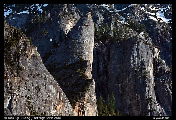 Cliffs and Leaning Tower. Yosemite National Park, California, USA.