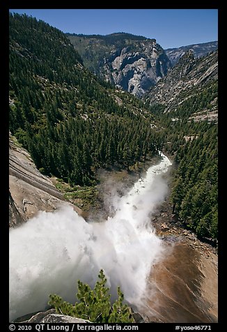 Nevada Falls from the brinks. Yosemite National Park, California, USA.