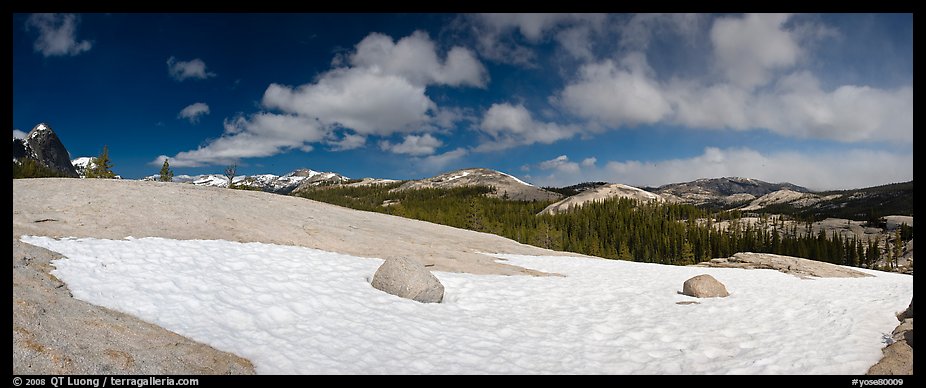 Tuolumne Meadows, neve and domes. Yosemite National Park (color)