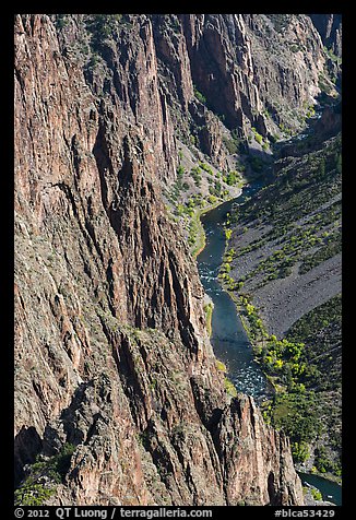 Cliffs and river in autumn. Black Canyon of the Gunnison National Park (color)