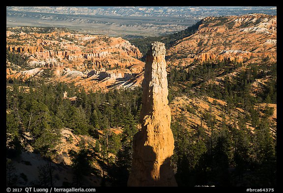 Monolithic hoodoo and amphitheater. Bryce Canyon National Park (color)