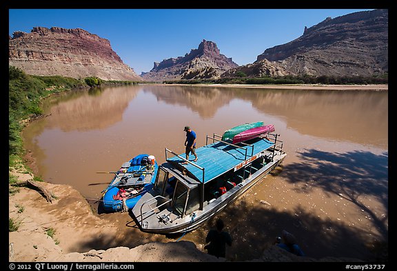 Jetboat and raft at Spanish Bottom. Canyonlands National Park, Utah, USA.