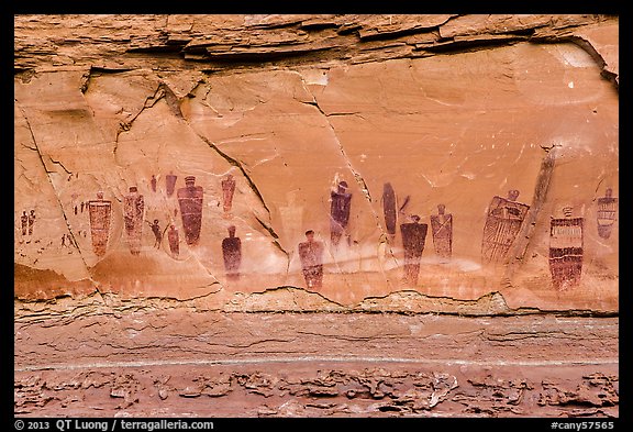 Barrier Canyon Style rock art, the Great Gallery,  Horseshoe Canyon. Canyonlands National Park, Utah, USA.
