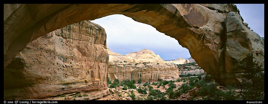 Hickman arch. Capitol Reef National Park (color)