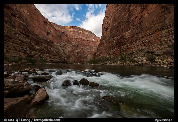 Rapids and boulders in Marble Canyon. Grand Canyon National Park, Arizona, USA.