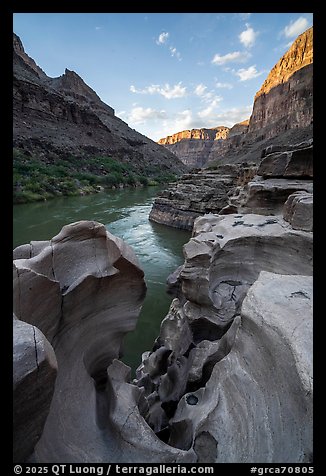 Evening light grazes the rim above a sculpted alcove along the riverbank. Grand Canyon National Park (color)