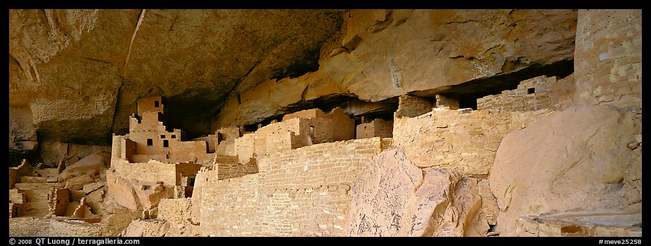 Cliff Palace, largest Anasazi cliff dwelling. Mesa Verde National Park, Colorado, USA.