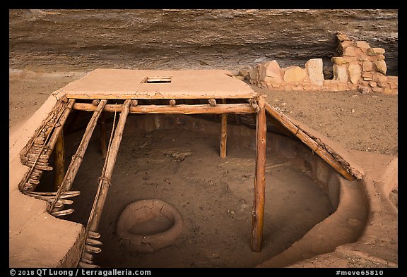 Reconstructed Basketmaker pithouse in Step House. Mesa Verde National Park, Colorado, USA.