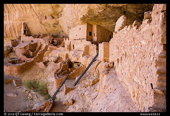 Long House, second largest Ancestral Pueblo cliff dwelling. Mesa Verde National Park (color)