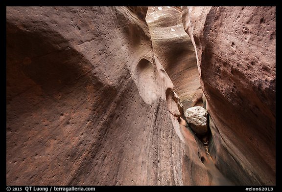 Chockstone and narrows, Keyhole Canyon. Zion National Park (color)