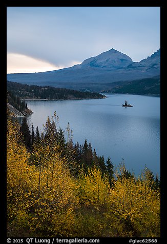 Saint Mary Lake and Wild Goose Island in autumn. Glacier National Park, Montana, USA.