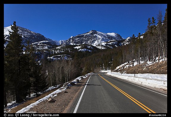 Bear Lake Road in winter. Rocky Mountain National Park, Colorado, USA.