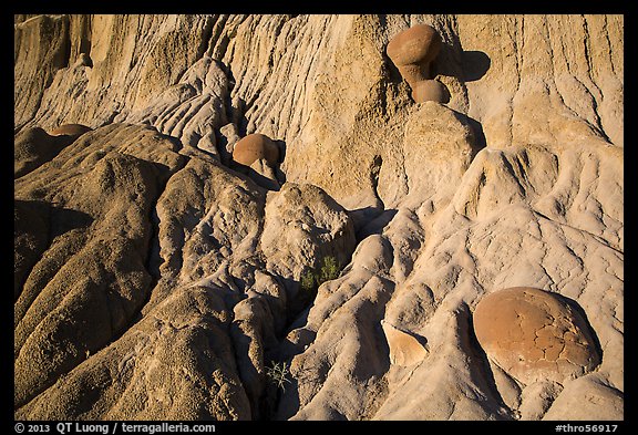 Cliff with cannonball concretions. Theodore Roosevelt National Park, North Dakota, USA.
