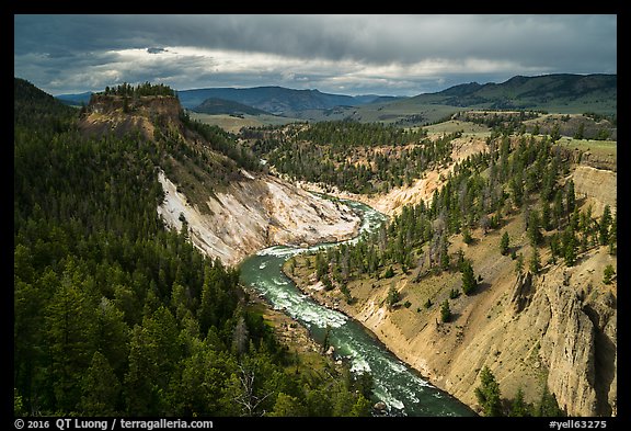 Yellowstone River. Yellowstone National Park (color)
