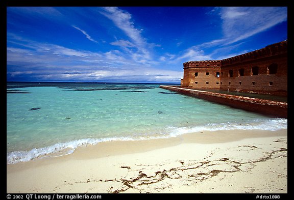 Beach and Fort Jefferson. Dry Tortugas National Park, Florida, USA.