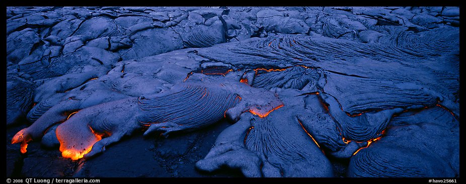 Live lava flow. Hawaii Volcanoes National Park (color)