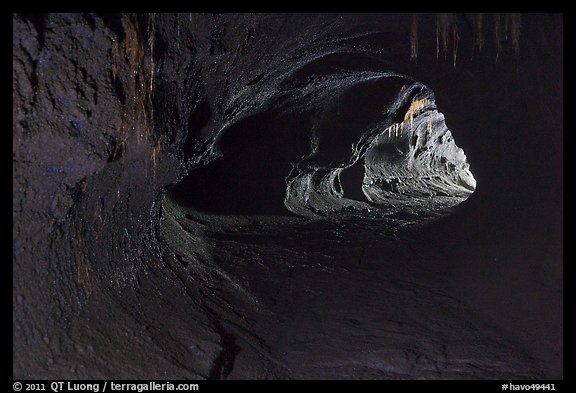 Thurston lava tube (Nahuku). Hawaii Volcanoes National Park, Hawaii, USA.