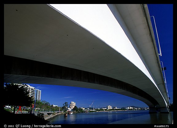 Bridge across the Brisbane River. Brisbane, Queensland, Australia (color)