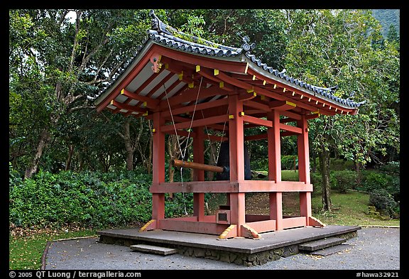 Bon-Sho, or sacred bell of Byodo-In temple. Oahu island, Hawaii, USA (color)