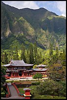 Byodo-In temple and Koolau Mountains, Valley of the Temples, morning. Oahu island, Hawaii, USA ( color)