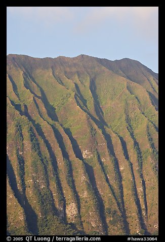 Fluted mountains, Koolau range, early morning. Oahu island, Hawaii, USA