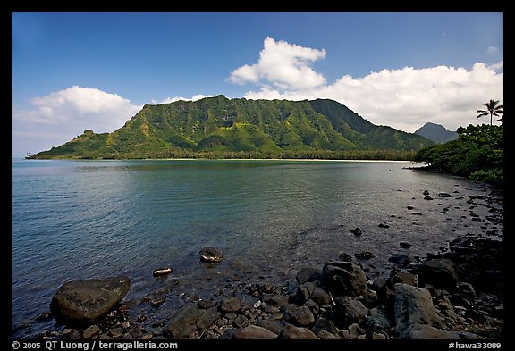 Kahana Bay, afternoon. Oahu island, Hawaii, USA (color)