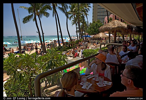Beachside bar. Waikiki, Honolulu, Oahu island, Hawaii, USA (color)