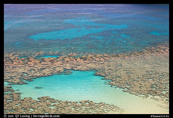 Reefs and sandy pools of  Hanauma Bay. Oahu island, Hawaii, USA