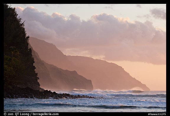 Na Pali Coast seen from Kee Beach, sunset. Kauai island, Hawaii, USA