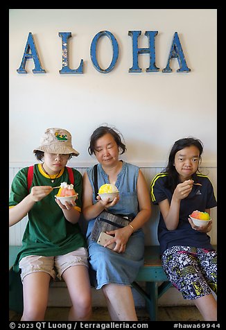 Family with Hawaiian Shave Ice under Aloaha letters, Paia. Maui, Hawaii, USA (color)