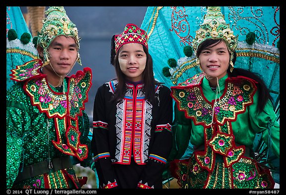 Greeters in traditional costume. Inle Lake, Myanmar (color)