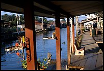 Houses along canal. Damnoen Saduak, Thailand