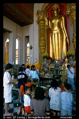 Worshipers at Phra Pathom Chedi. Nakhon Pathom, Thailand (color)