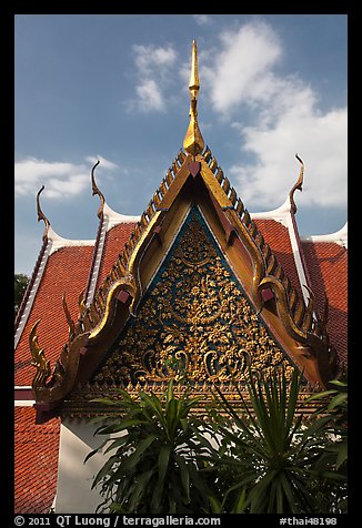 Gilded temple roof, Phu Kaho Thong. Bangkok, Thailand
