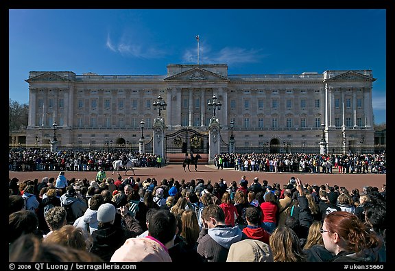 Crowds during  the changing of the guard in front of Buckingham Palace. London, England, United Kingdom