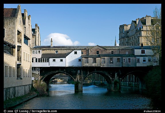 Pulteney Bridge, one of only four bridges in the world with shops across the full span on both sides. Bath, Somerset, England, United Kingdom