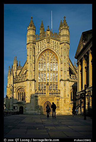 West facade of Bath Abbey with couple silhouette, late afternoon. Bath, Somerset, England, United Kingdom