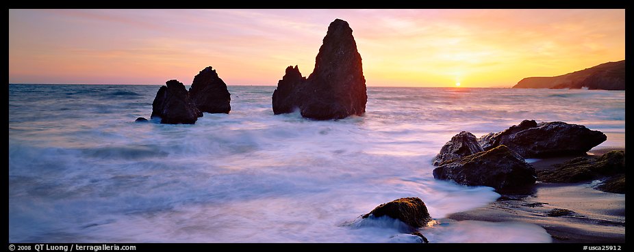 Sea stacks and setting sun, Rodeo Beach. California, USA