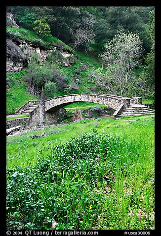 Stone bridge, Alum Rock Park. San Jose, California, USA