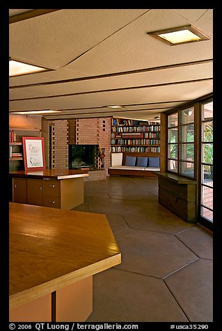 Library, Hanna House, a Frank Lloyd Wright masterpiece. Stanford University, California, USA (color)
