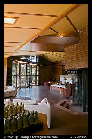 Living room and fireplace, Hanna House. Stanford University, California, USA (color)