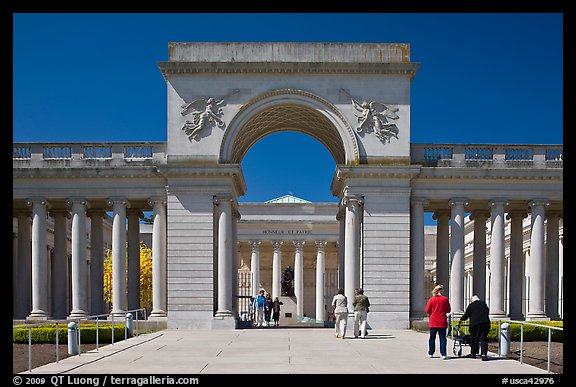 Entrance of  Palace of the Legion of Honor museum with tourists. San Francisco, California, USA