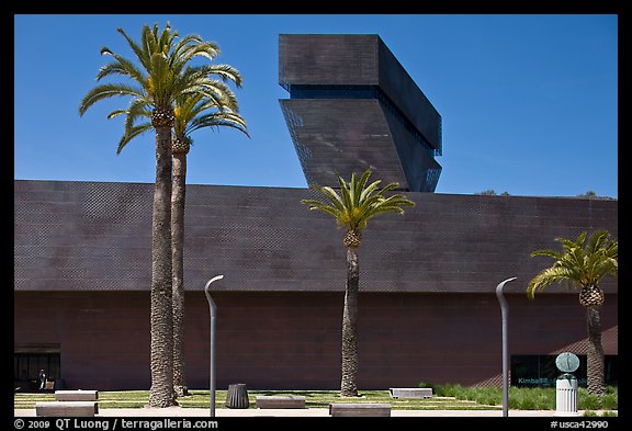 M H De Young memorial museum, Golden Gate Park. San Francisco, California, USA (color)