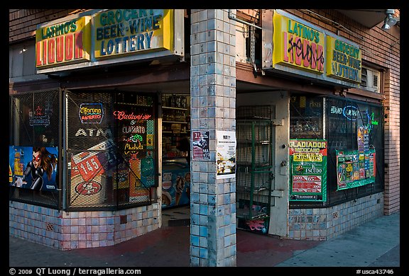 Corner grocery and liquor store, Mission District. San Francisco, California, USA