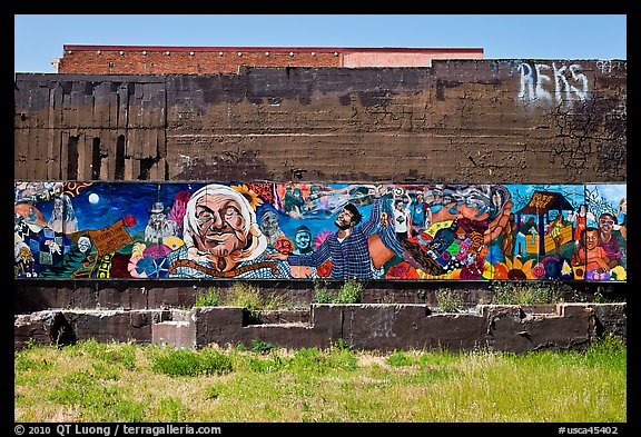 Political mural art. Berkeley, California, USA (color)
