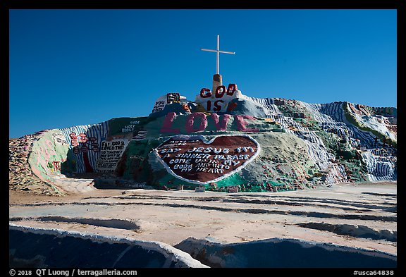 Frontal view of Salvation Mountain. Nyland, California, USA (color)