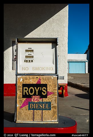 Roys gas pump, Amboy. California, USA (color)