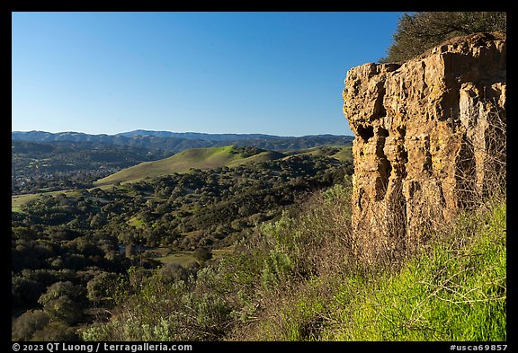 Cliff near Creekside Terrace. California, USA