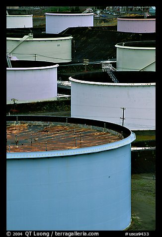 Storage citerns, Rodeo San Francisco Oil Refinery. San Pablo Bay, California, USA