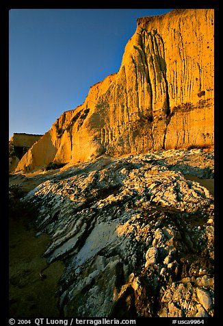 Rocks and Cliff, Sculptured Beach, sunset. Point Reyes National Seashore, California, USA (color)